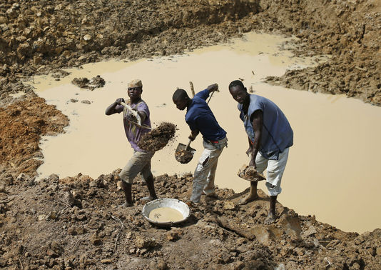 les artisans miniers dans un chantier
