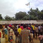 Les habitants de Ndangala chez le chef du village@Fiacre Salabé