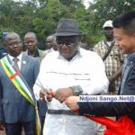 Coupure du ruban des activités de la société DEWEY@Eric Ngaba