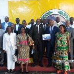 Photo de famille après la rémise de l&rsquo;Atlas du bassin du congo à la RCA@Eric Ngaba