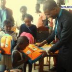 Remise de kits aux enfants refugiés de la RDC@Eric Ngaba