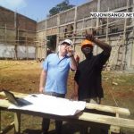 Bida Koyagbelé, chef du projet avec un expert@Fiacre Salabé