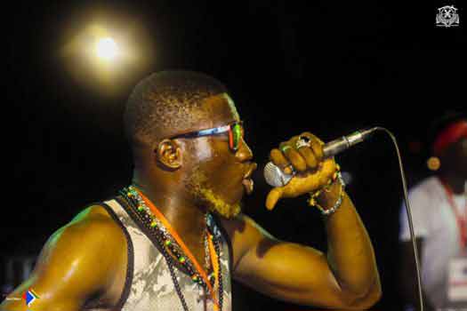 Vey-Zo, Parfait Merveil Gonikara en plein concert au Cameroun