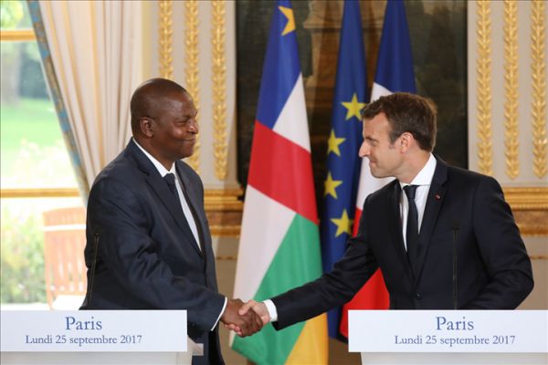Le président centrafricaine, Faustin Archange Touadera, avec son homologue français Emmanuel Macron