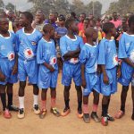 une formation de football du match amical à Begoua