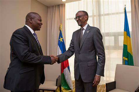 Le président centrafricain Faustin Archange Touadera et son homologue rwandais Paul Kagamé à Kigali 