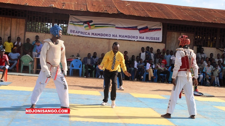 des athlètes sur le ring durant la compétition à l'école Saint Jean à Bangui@photo Marly Pala