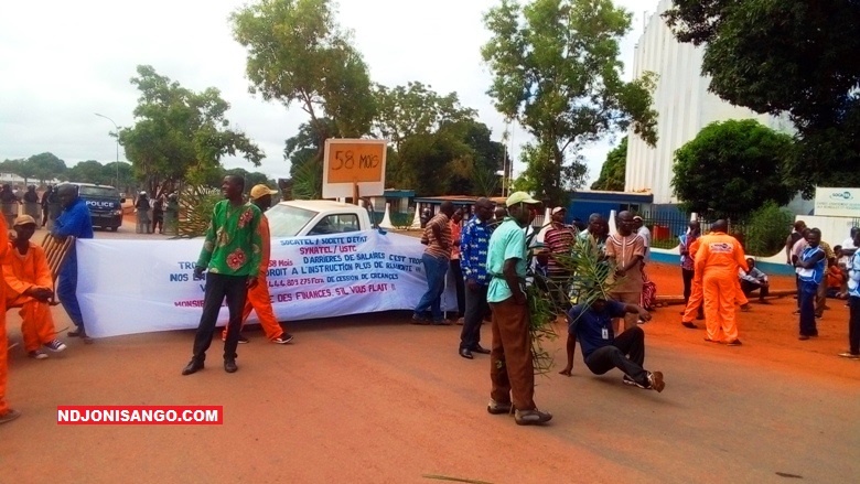 grève du personnel de la Socatel à Bangui@photo Fiacre Salabé
