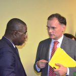 Le-ministre-des-finances-Henri-Marie-Dondra-avec-le-chef-de-mission-du-FMI-Eduard-Martin@photo-Com-MFB