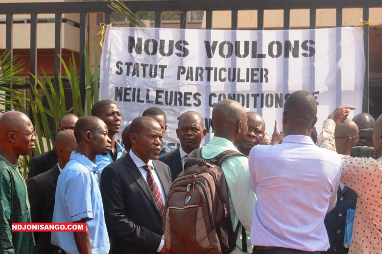 manifestation du personnel du ministère des affaires étrangères@photo Fiacre Salabé