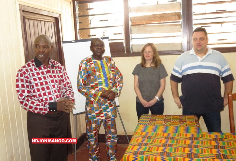 Les responsables du département des sciences de l'information et de la communication à l'Université de Bangui avec les missionnaires français@photo Dieudonné Zeké
