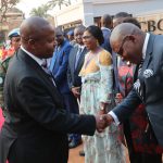 Le président Touadera saluant le DG de Hervé Kogboma Yogo