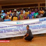 Les représentants de Search for Common Ground avec les habitants du 4ème arrondissement de Bangui lors de la sensibilisation sur la voie publique@photo SFCG