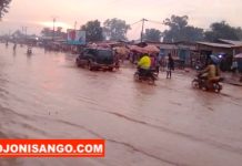 RCA: poursuite de l’opération de curage des canaux d’évacuation d’eau au marché combattant