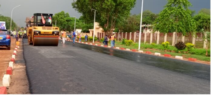 Construction d'une route à Bangui
