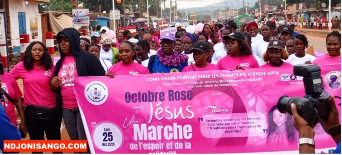 Une marche relative en octobre en rose organisée par la BSIC à Bangui @crédit photo Marly Pala
