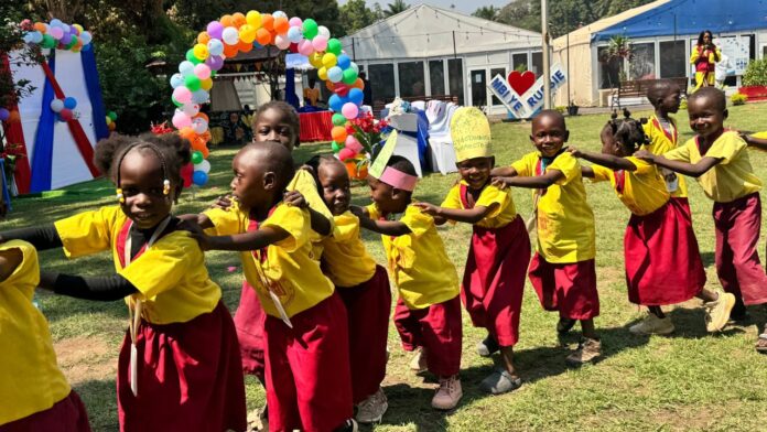 Des enfants á la maison russe de Bangui