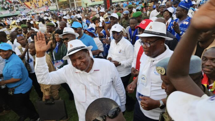 Début de la campagne électorale du candidat Faustin Archange Touadera au stade 20.000 places à Bangui