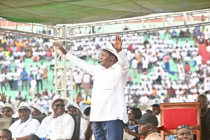 Faustin Archange Touadera en meeting au stade 20.000 places á Bangui