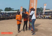 Orange Centrafrique distribue des kits scolaires aux orphelins à Sékia dans le cadre du projet « Back To School » 2025