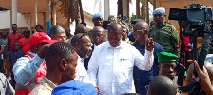 Faustin Archange Touadéra au centre de vote du lycée Boganda à Bangui