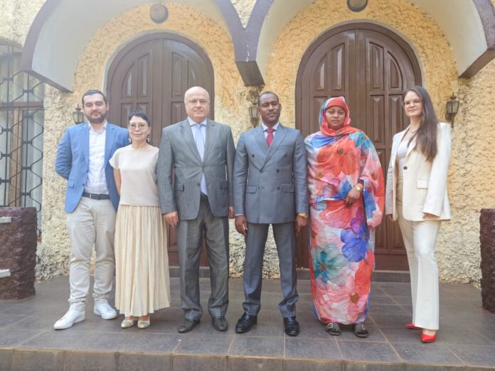 Le ministre Hassan Bouba avec la délégation de l'Ambassade de Russie à Bangui