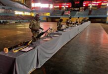 Bangui accueille une première exposition ouverte d’armes trophées pour sensibiliser à la sécurité nationale