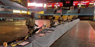 Bangui accueille une première exposition ouverte d’armes trophées pour sensibiliser à la sécurité nationale