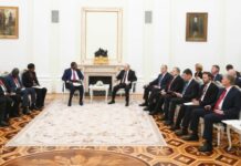 Ce que disent Touadera et Poutine en intégralité à Moscou Touadéra et Poutine ainsi que des délégations présidentielles à Moscou