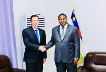 RCA : Touadéra reçoit le représentant pays du programme alimentaire mondial Mark Gordon et Faustin Archange Touadéra