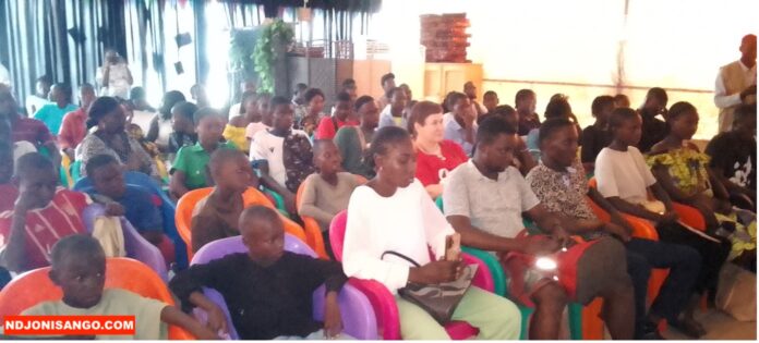 Des jeunes à la maison russe de Bangui @crédit photo Jolidon Tcheckoé