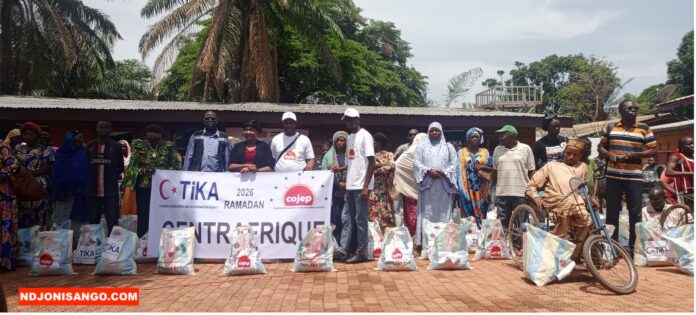 Remise de vivres aux musulmans du KM5 par TIKA et COJEP à l'occasion de ramadan @crédit photo Marly Pala