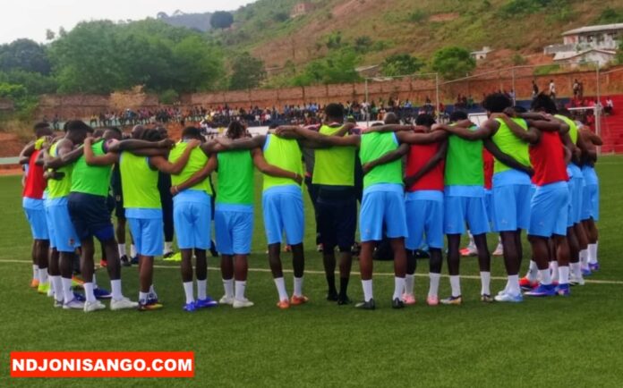 Regroupement des Fauves centrafricains de football pour un premier entraînement sur le terrain du stade Kaïmba Blasco @crédit photo Marly Pala