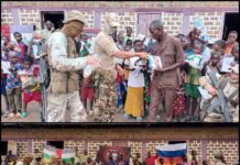 RCA: coopération sécuritaire renforcée et actions civilo-militaires des spécialistes russes sur le terrain Spécialistes russes et FACA dans les actions civils-militaires