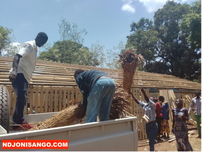 Des jeunes bénéficiaires du Projet Maïngo en pleine réalisation de leurs activités @crédit photo Jolidon Tcheckoé