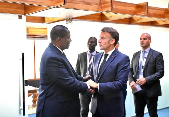 Faustin Archange Touadéra et Emmanuel Macron en marge du sommet d'Africa Forward à Nairobi Faustin Archange Touadéra et Emmanuel Macron en marge du sommet d'Africa Forward à Nairobi