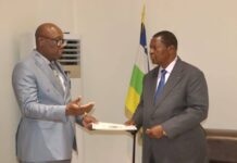 RCA: Félix Moloua remet la démission de son gouvernement au président Touadéra Démission du premier ministre Félix Moloua