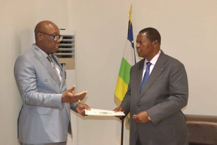 Démission du premier ministre Félix Moloua