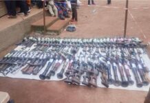 RCA: 103 combattants de l’UPC déposent les armes à Kouki Dépôt des armes par les combattants de l'UPC à Kouki dans la préfecture de l'Ouham-Pendé en Centrafrique