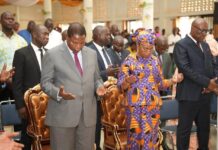 RCA: le couple présidentiel participe au culte national d’intercession pour la paix à Lakwanga Le couple présidentiel Tina Touadera