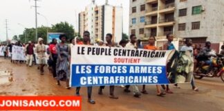 RCA: le peuple centrafricain descend dans la rue pour soutenir les FACA et les alliés russes Marche de la population en soutien aux FACA