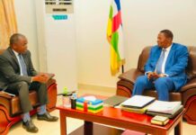 RCA: la Banque mondiale prépare un nouveau projet pour renforcer le système de santé Le président Touadéra avec le représentant pays de la Banque mondiale à Bangui, Guido Rurangwa.