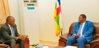 RCA: la Banque mondiale prépare un nouveau projet pour renforcer le système de santé Le président Touadéra avec le représentant pays de la Banque mondiale à Bangui, Guido Rurangwa.