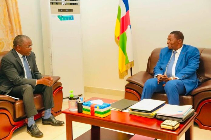 Le président Touadéra avec le représentant pays de la Banque mondiale à Bangui, Guido Rurangwa.