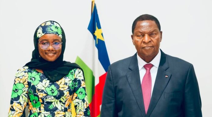 Le président Touadéra reçoit l’ambassadrice africaine de la Jeunesse pour la Paix en Afrique centrale Le président Touadéra reçoit l’ambassadrice africaine de la Jeunesse pour la Paix en Afrique centrale