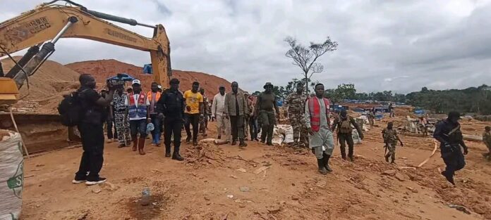 Une délégation ministérielle sur le site miner de Zamboye