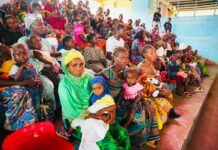 RCA: le président Touadéra aux côtés de la Fondation Tina Touadéra pour des soins gratuits aux enfants Des bénéficiaires des soins gratuits de la clinique mobile de la Fondation Tina Touadéra