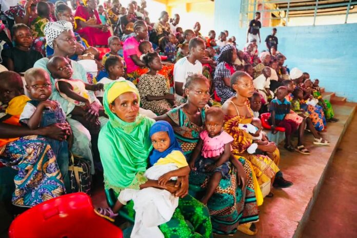 Des bénéficiaires des soins gratuits de la clinique mobile de la Fondation Tina Touadéra Des bénéficiaires des soins gratuits de la clinique mobile de la Fondation Tina Touadéra