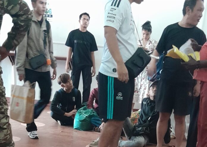 Des ressortissants malaisiens arrêtés á l'aéroport de Bangui Des ressortissants malaisiens arrêtés á l'aéroport de Bangui