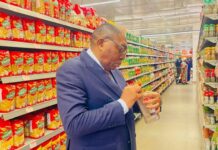 RCA: le ministre du commerce renforce le contrôle des produits de consommations sur les marchés Le ministre du commerce Maxim Balalou au contrôle des produits de consommation sur les marchés de Bangui